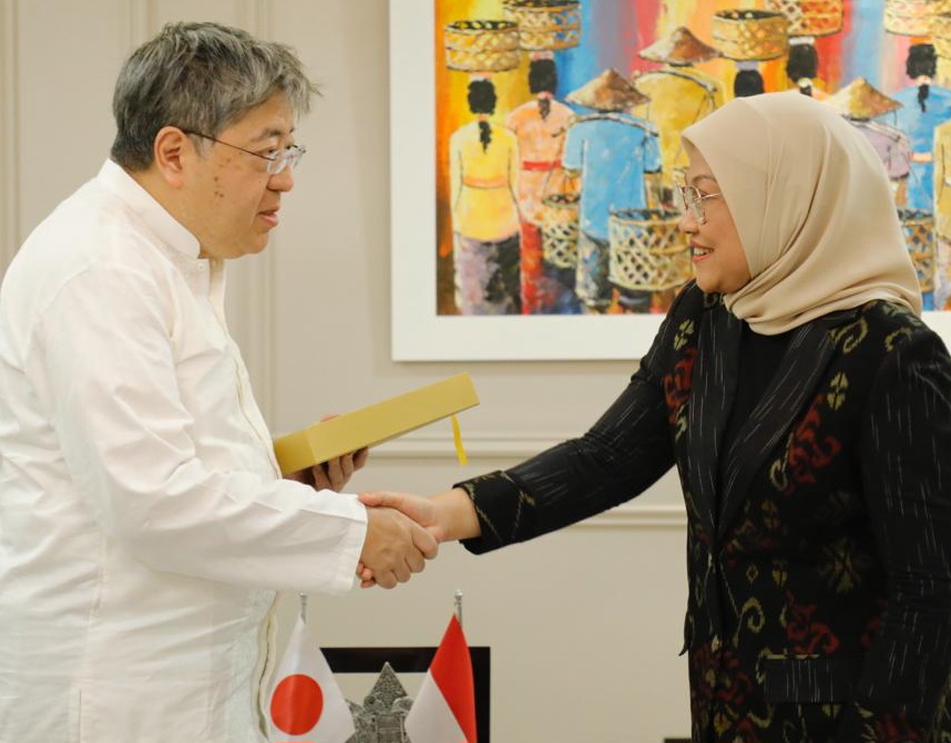 Menteri Ketenagakerjaan, Ida Fauziyah menyambut kunjungan kehormatan Duta Besar Jepang untuk Indonesia, Yasushi Masaki, di kantor Kemnaker Jakarta pada Selasa (19/3/2024).
