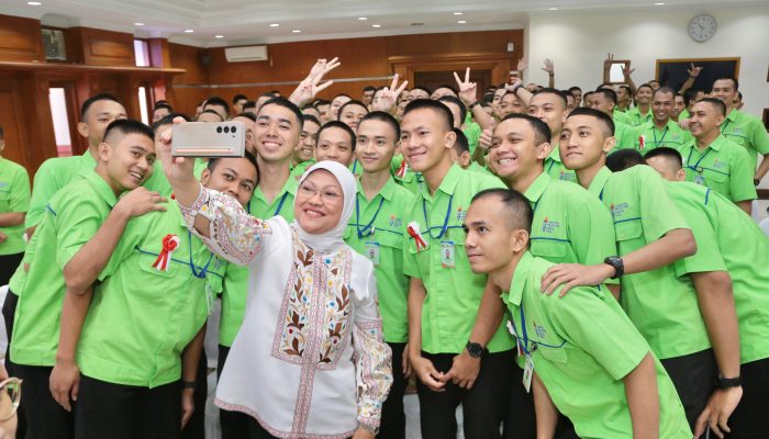 Menteri Ketenagakerjaan, Ida Fauziya pada acara Graduation Ceremony Techincal Intern Training Program in Japan Batch 12 yang diselenggarakan PT Panasonic Manufacturing Indonesia pada Rabu (27/3/2024) di Jakarta Timur