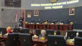 Dewan Perwakilan Rakyat Daerah (DPRD) Kota Padang menggelar rapat paripurna penyampaian KUA-PPAS 2025 oleh Pejabat (Pj) Wali Kota Padang pada Jumat, 12 Juli 2024