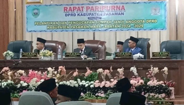 Rapat Paripurna Pelantikan 35 Anggota DPRD Kabupaten Pasaman periode 2024-2029 di ruang Sidang Utama DPRD, Senin (12/08/2024)