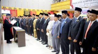 Rapat paripurna istimewa pelantikan anggota DPRD Kota Padang periode 2024-2029 di sidang utama DPRD Padang