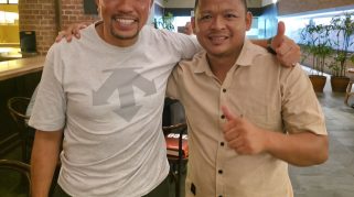 Ketua DPW Komunitas Pemberantas Korupsi Sumatera Barat, Darlinsah, S.H., LL.M, dengan Anggota DPR RI Nonaktif, Dr. Ahmad Sahroni, pada Selasa (4/11/2025) di Jakarta.