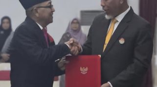 Gubernur Sumatera Barat Mahyeldi Ansharullah resmi melantik Edi Dharma Safni sebagai Kepala Biro Kesejahteraan Rakyat (Kesra) Setda Sumbar pada Jumat (2/1/2026), sebelumnya menjabat Kabiro Umum Setda Sumbar.