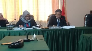 Sidang Pembacaan Putusan Sengketa Informasi antara Darlinsah selaku Pemohon dengan PT Bank Nagari sebagai Termohon Perkara dengan Nomor Register: 04/II/KISB-PS/2026 pada Kamis 21 Mei 2026 di Komisi Informasi Provinsi Sumatera Barat dengan Riswandy sebagai Ketua Majelis, serta Tanti Endang Lestari dan Idham Fadhli masing-masing sebagai Anggota Majelis dengan didampingi Triutama sebagai Panitera Pengganti serta dihadiri oleh Pemohon dan Termohon.