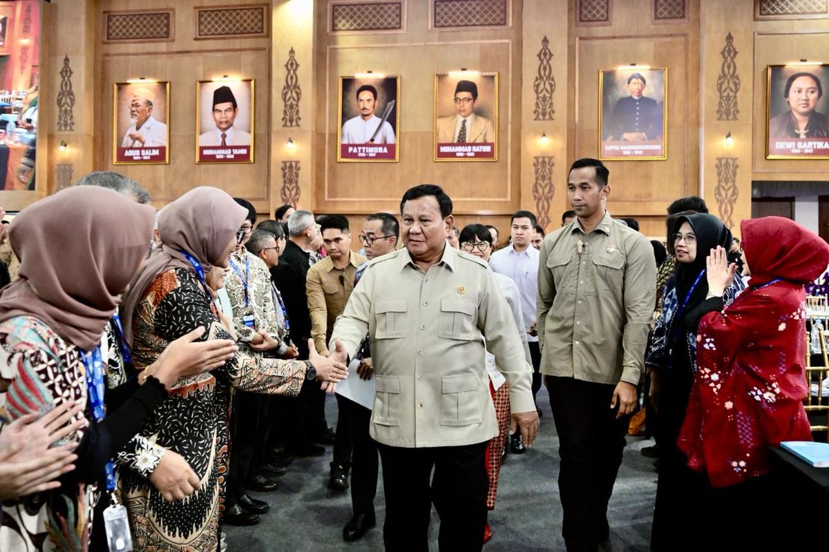 Momen Akrab Prabowo ke Para Profesor: “Saya Butuh Masukan Orang-orang Pintar”