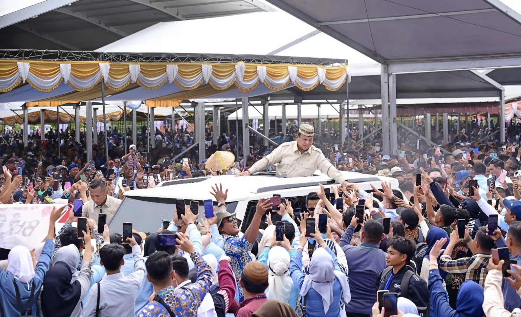 Prabowo Tersenyum Lihat Sambutan untuk Sherly Tjoanda: Mirip Pemenang Piala Citra