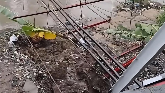 Jembatan Gantung Baru di Gunung Putri Longsor sebelum Dipakai, Diduga Dihantam Hujan Deras