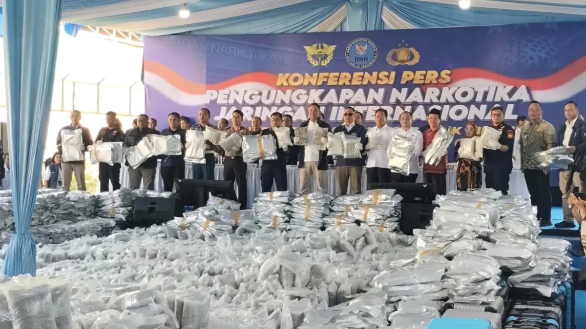 BREAKING NEWS: BNN Bongkar Gudang di Gresik, Sita 3,37 Ton Narkoba yang Siap Edar ke Seluruh RI!