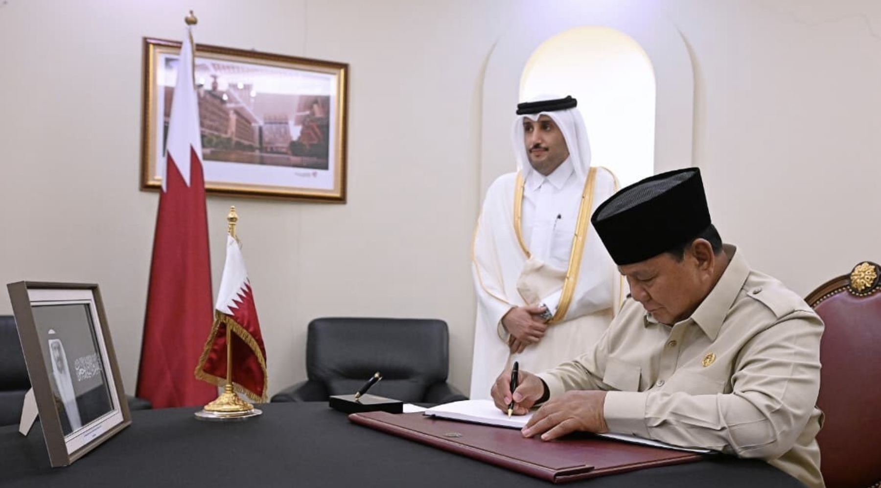 Prabowo Datangi Kedubes Qatar, Sampaikan Belasungkawa atas Wafatnya Sheikh Hamad