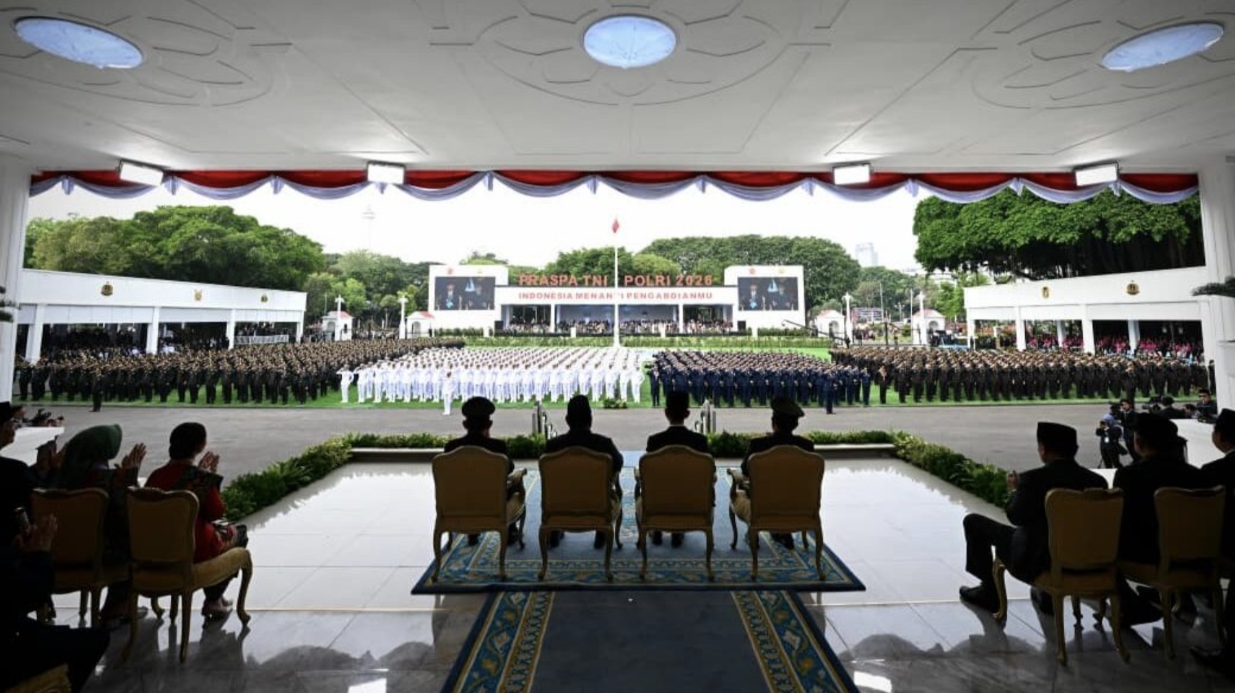 Prabowo Jamu Perwira Muda dan Keluarga di Istana, Sampaikan Penghormatan untuk Orang Tua