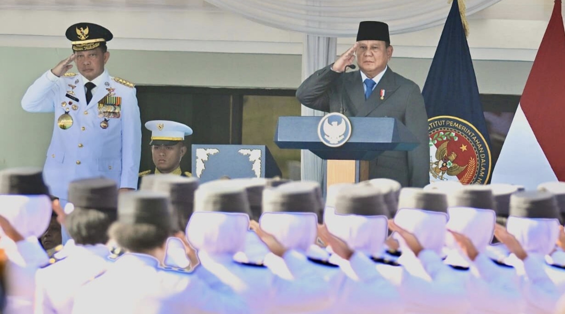 Lantik Pamong Praja Muda IPDN, Prabowo Ingatkan Selalu Berpihak kepada Rakyat