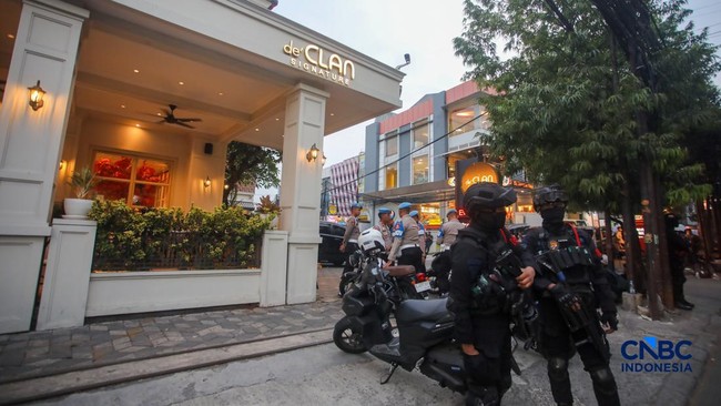 Kafe di Cipete Digeledah, Polisi Temukan Uang Fantastis dalam Brankas Tersembunyi