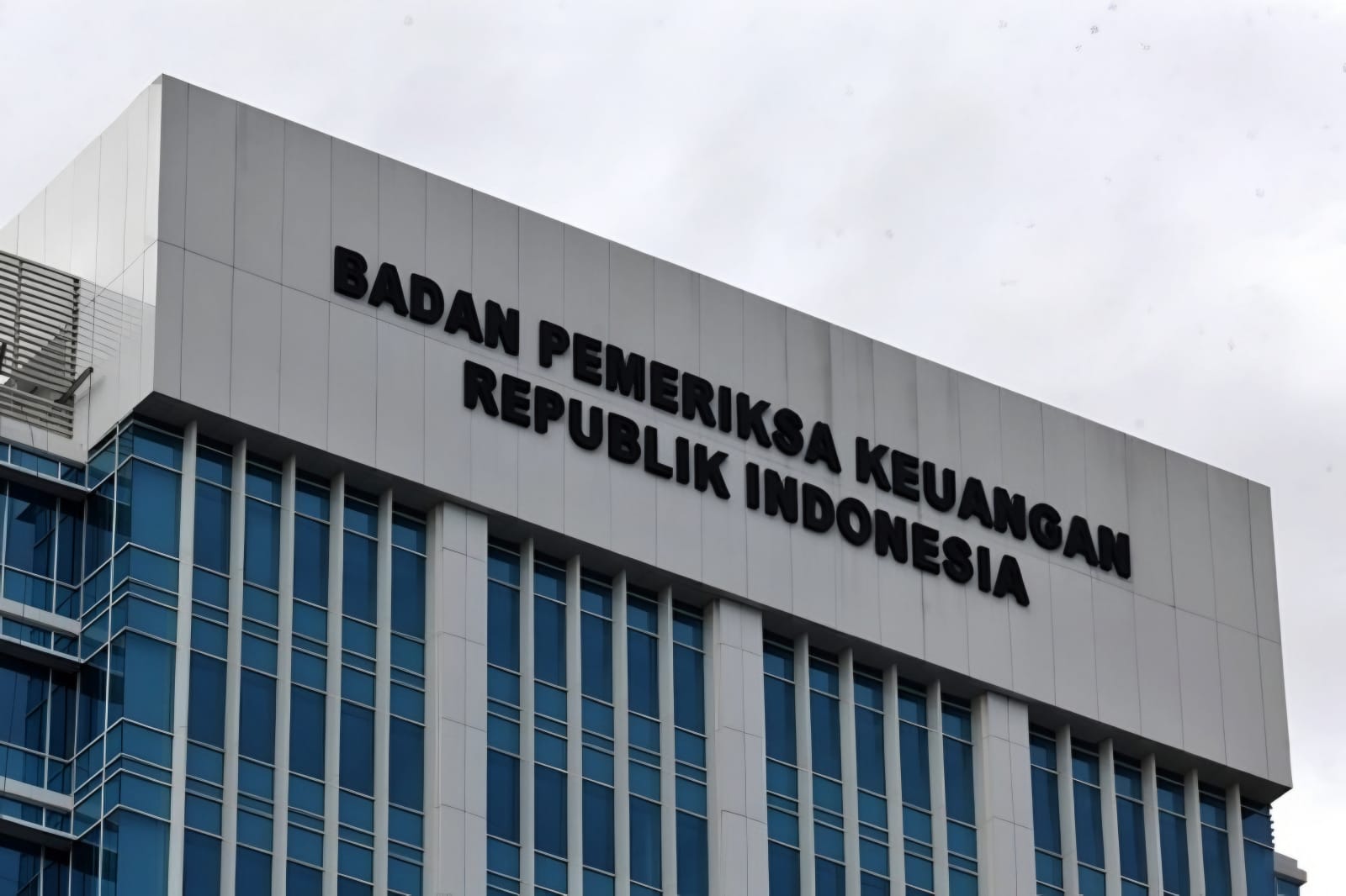 BPK Bongkar Ketidaksesuaian Laporan CSR Bank Nagari Bantuan Mobil pada PDAM Padang