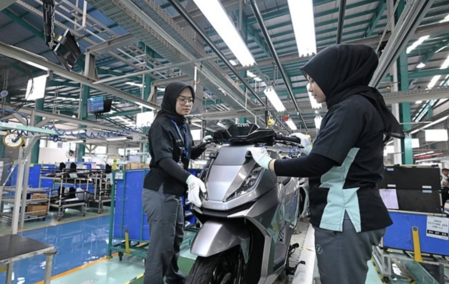 Punya Jarak Tempuh Tembus 140 Km, Motor Listrik Nasional Cakra NX1 Resmi Meluncur!