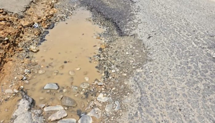 Penampakan ruas jalan provinsi Sumatera Barat Panti–Simpang Empat, Sabtu (29/8/26)