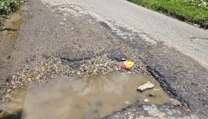 Penampakan ruas jalan provinsi Sumatera Barat Panti–Simpang Empat, Sabtu (29/8/26)