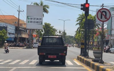 Kendaraan Plat Merah BPKAD Madiun Jadi Sorotan, Terpantau di Luar Jam Dinas dan Diduga Langgar Lampu Lalu Lintas