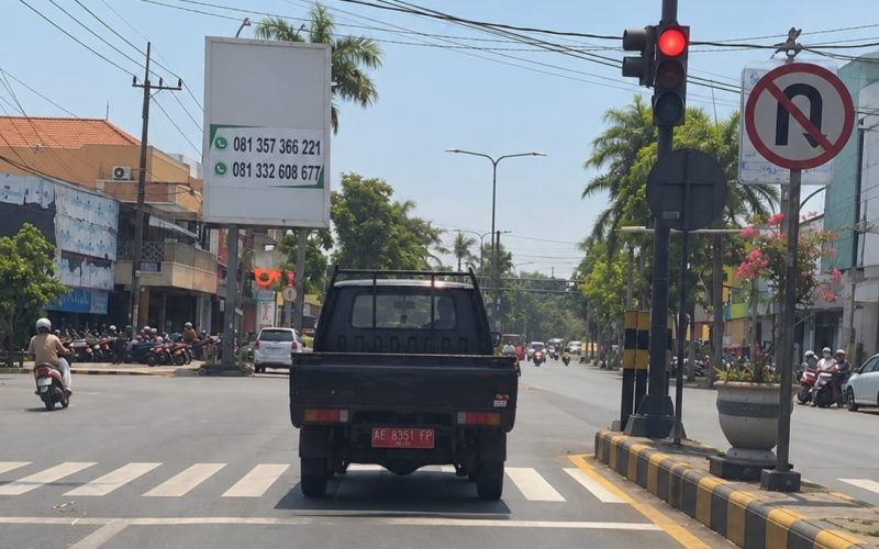 Kendaraan Plat Merah BPKAD Madiun Jadi Sorotan, Terpantau di Luar Jam Dinas dan Diduga Langgar Lampu Lalu Lintas